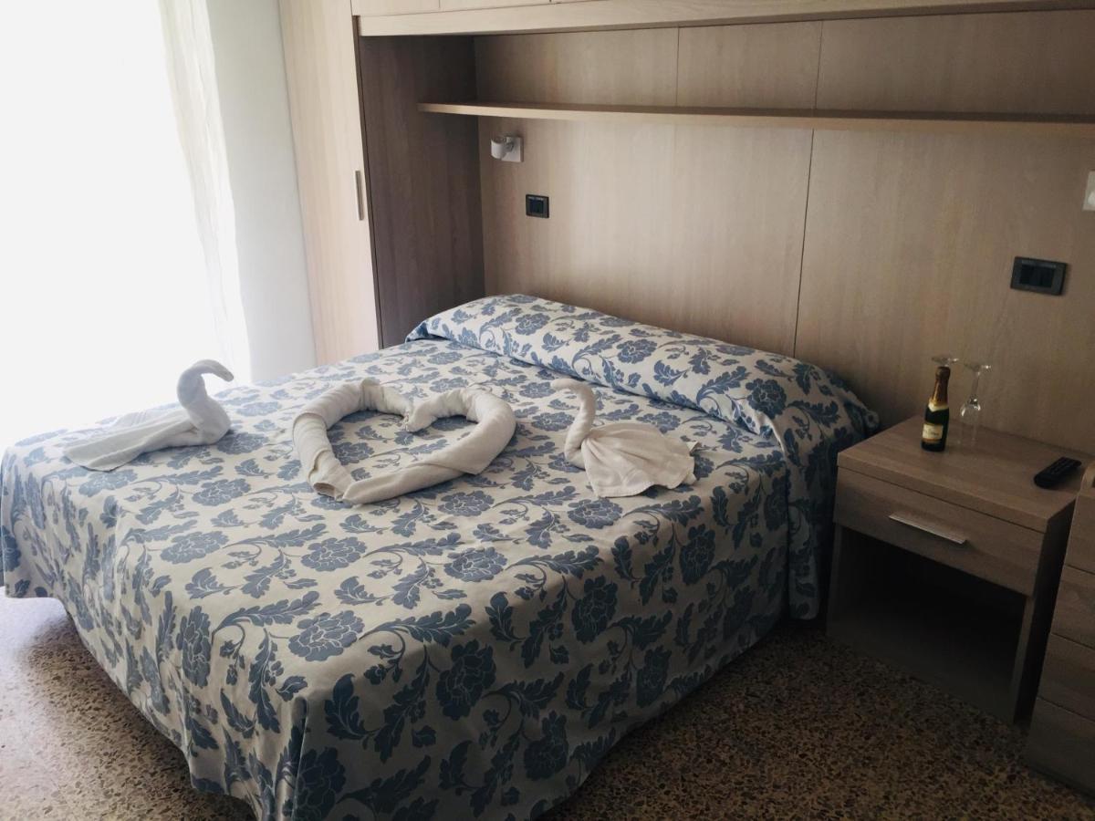 Hotel Zurigo Rimini Esterno foto
