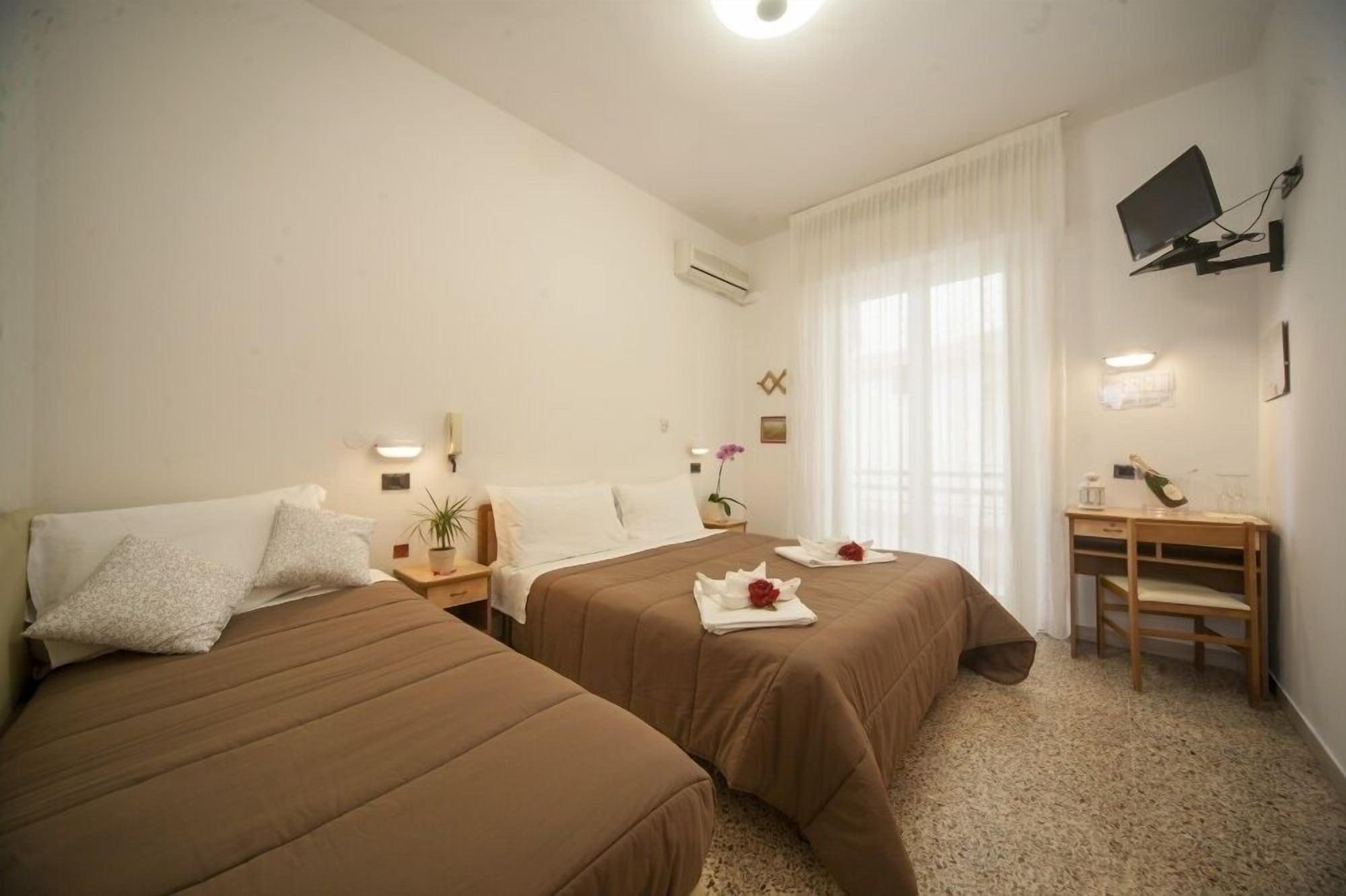 Hotel Zurigo Rimini Esterno foto