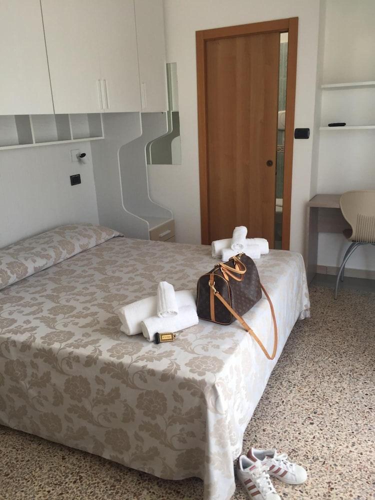 Hotel Zurigo Rimini Esterno foto