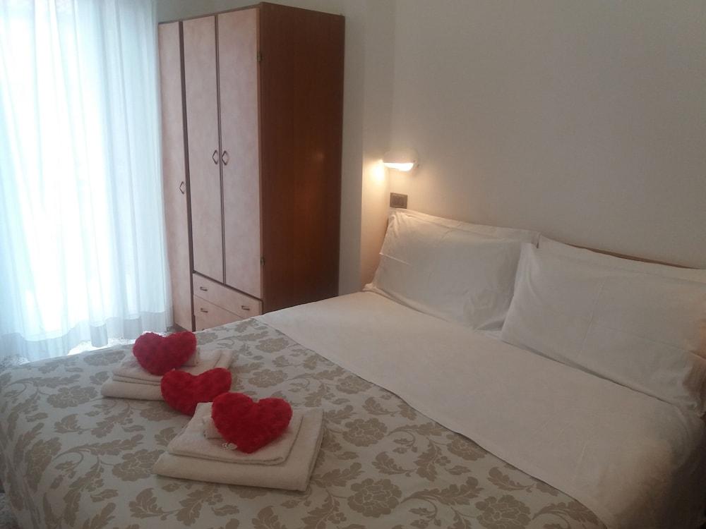 Hotel Zurigo Rimini Esterno foto