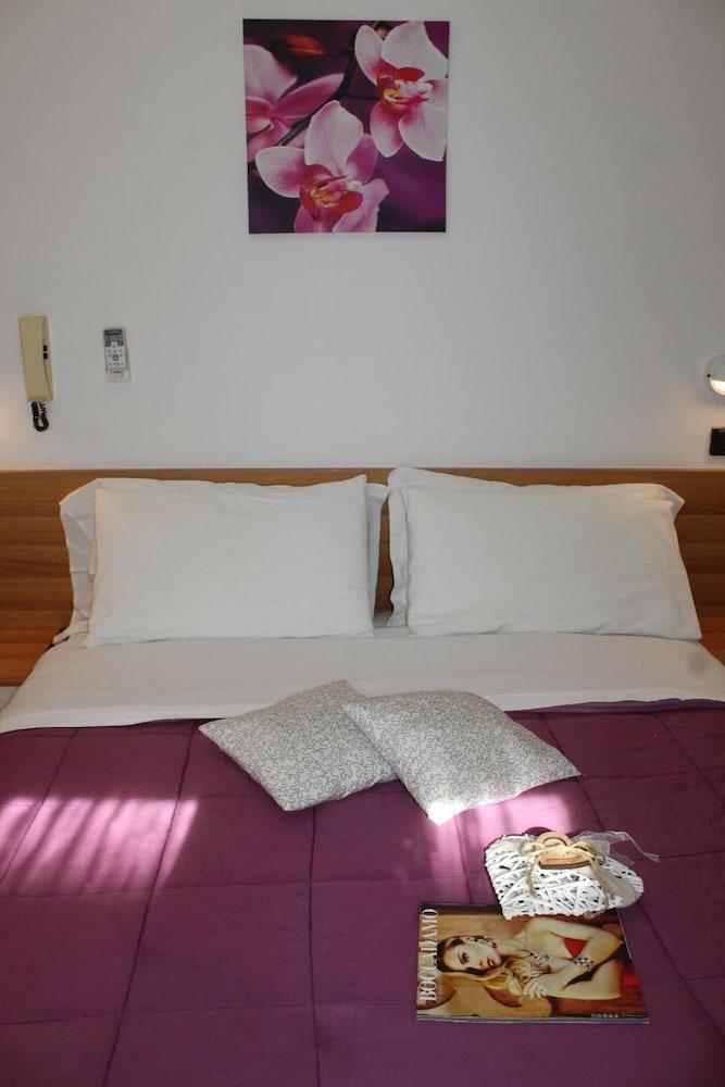 Hotel Zurigo Rimini Esterno foto