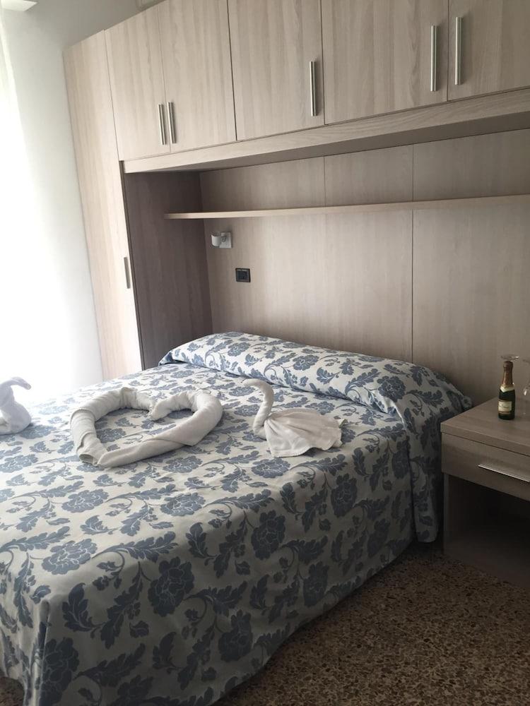 Hotel Zurigo Rimini Esterno foto