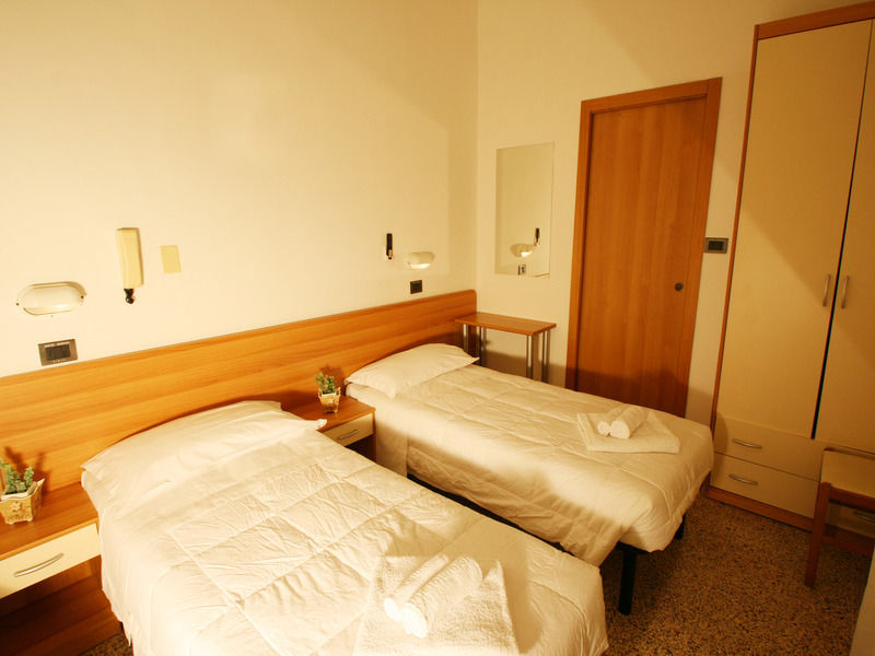 Hotel Zurigo Rimini Esterno foto