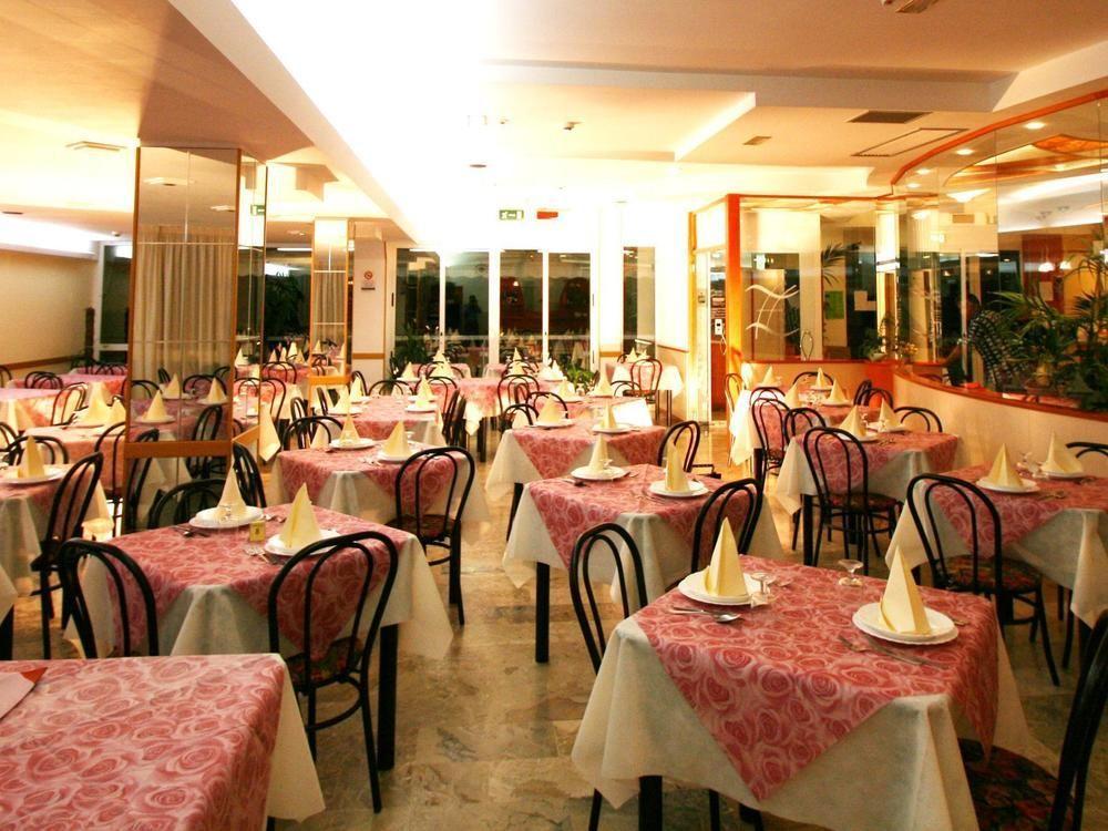 Hotel Zurigo Rimini Esterno foto