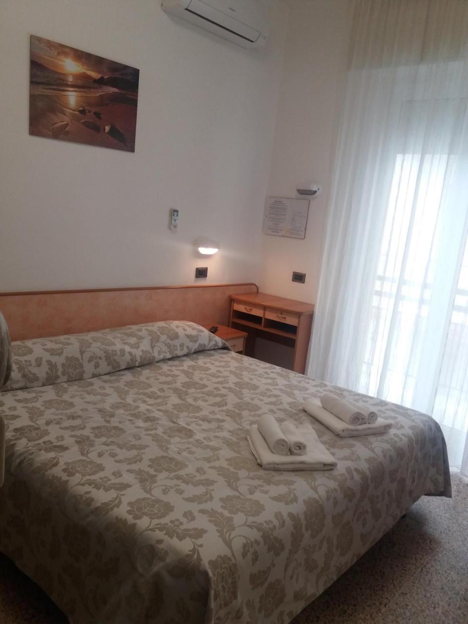 Hotel Zurigo Rimini Esterno foto